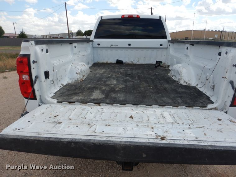 image for item HC9039 2018 Chevrolet Silverado 3500HD  Crew Cab pickup truck