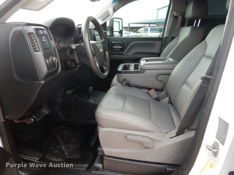 image for item HC9039 2018 Chevrolet Silverado 3500HD  Crew Cab pickup truck