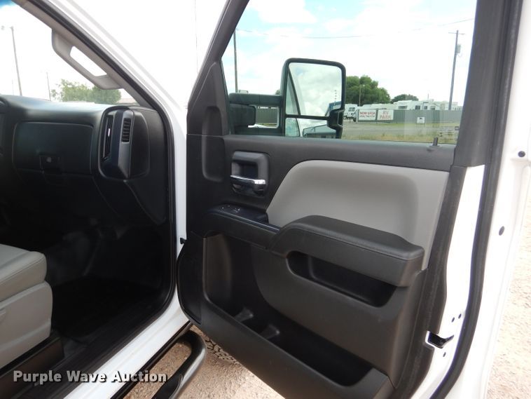 image for item HC9039 2018 Chevrolet Silverado 3500HD  Crew Cab pickup truck