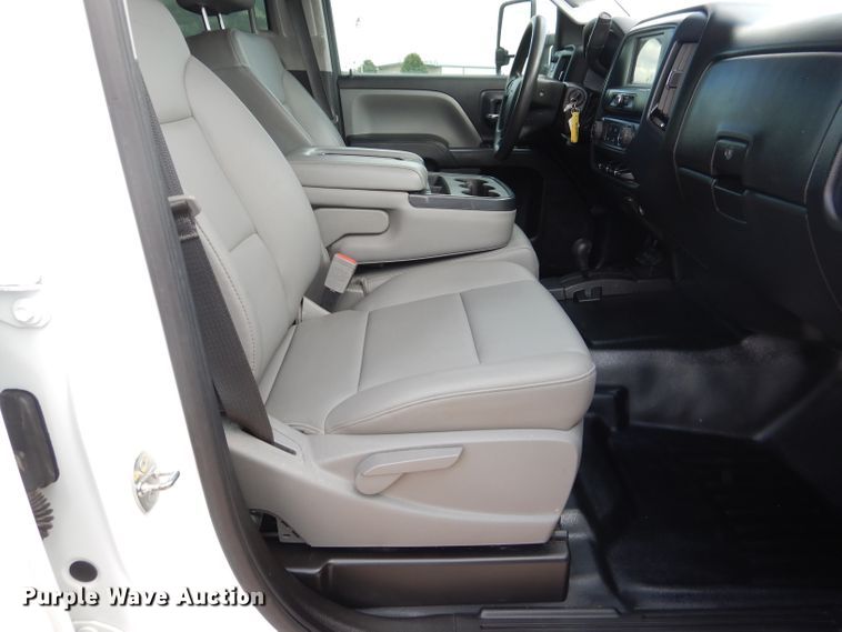 image for item HC9039 2018 Chevrolet Silverado 3500HD  Crew Cab pickup truck