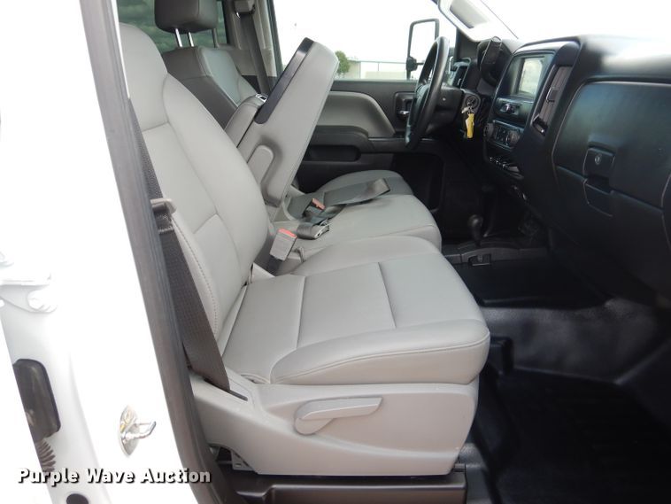 image for item HC9039 2018 Chevrolet Silverado 3500HD  Crew Cab pickup truck