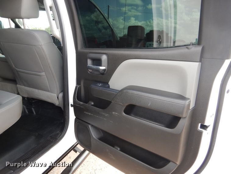 image for item HC9039 2018 Chevrolet Silverado 3500HD  Crew Cab pickup truck