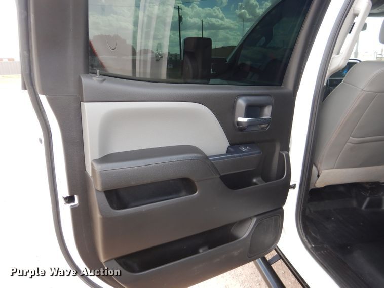 image for item HC9039 2018 Chevrolet Silverado 3500HD  Crew Cab pickup truck