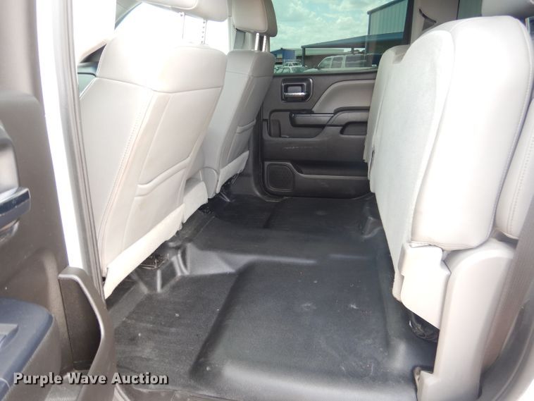 image for item HC9039 2018 Chevrolet Silverado 3500HD  Crew Cab pickup truck