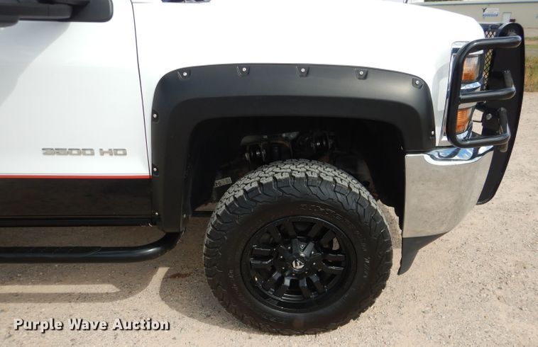 image for item HC9039 2018 Chevrolet Silverado 3500HD  Crew Cab pickup truck