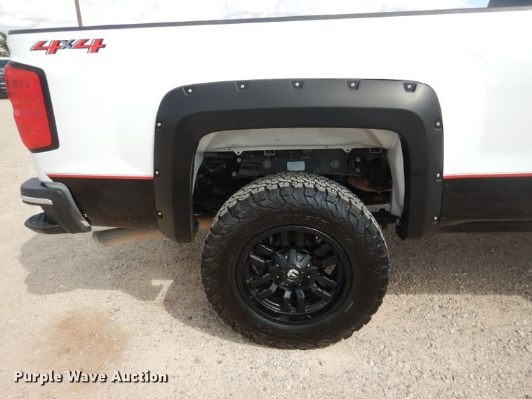 image for item HC9039 2018 Chevrolet Silverado 3500HD  Crew Cab pickup truck