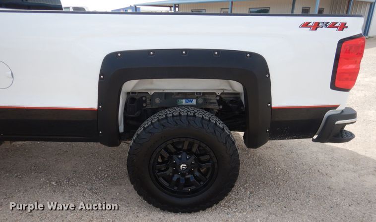 image for item HC9039 2018 Chevrolet Silverado 3500HD  Crew Cab pickup truck