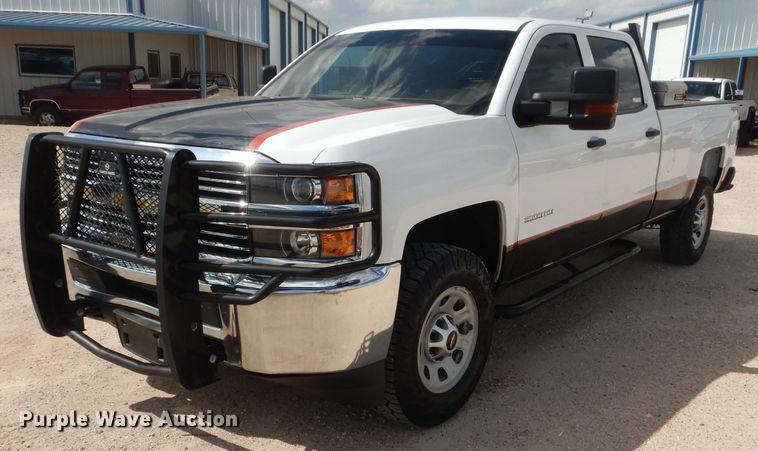 image for item HC9040 2018 Chevrolet Silverado 3500HD  Crew Cab pickup truck