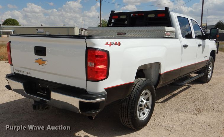 image for item HC9040 2018 Chevrolet Silverado 3500HD  Crew Cab pickup truck