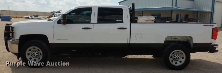 image for item HC9040 2018 Chevrolet Silverado 3500HD  Crew Cab pickup truck