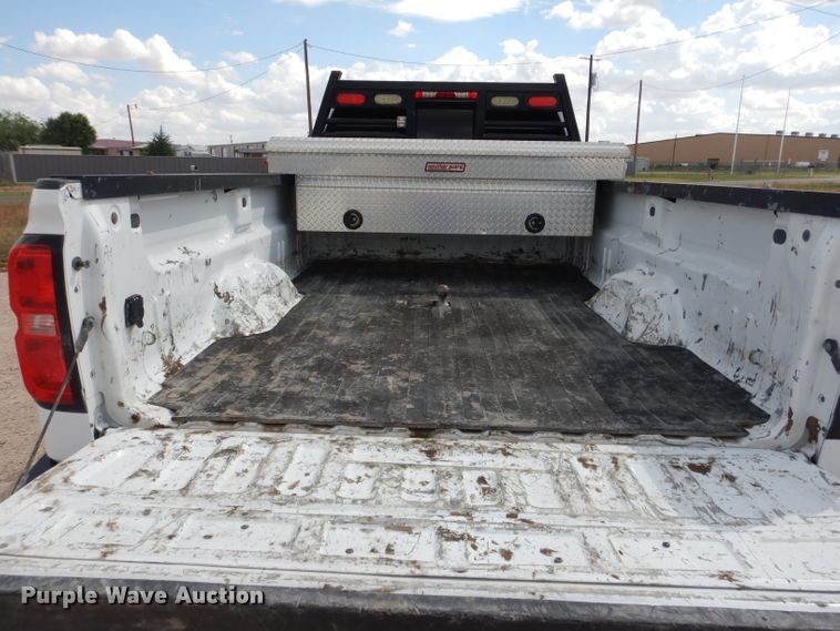 image for item HC9040 2018 Chevrolet Silverado 3500HD  Crew Cab pickup truck