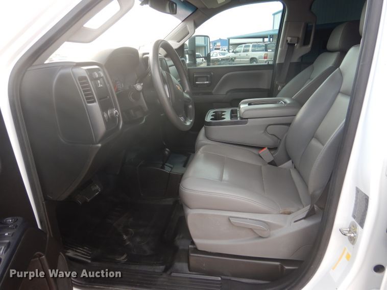 image for item HC9040 2018 Chevrolet Silverado 3500HD  Crew Cab pickup truck