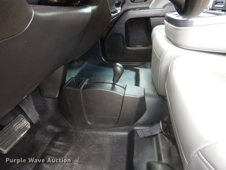 image for item HC9040 2018 Chevrolet Silverado 3500HD  Crew Cab pickup truck