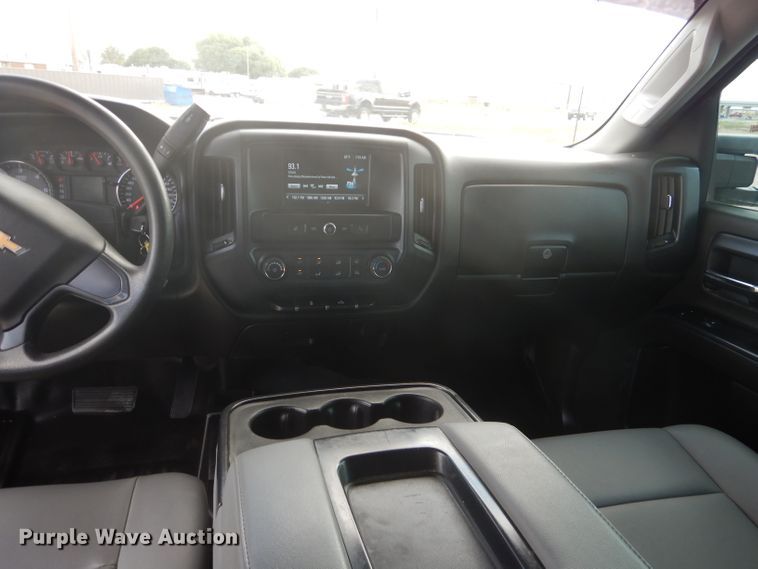 image for item HC9040 2018 Chevrolet Silverado 3500HD  Crew Cab pickup truck