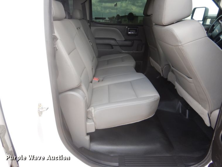 image for item HC9040 2018 Chevrolet Silverado 3500HD  Crew Cab pickup truck