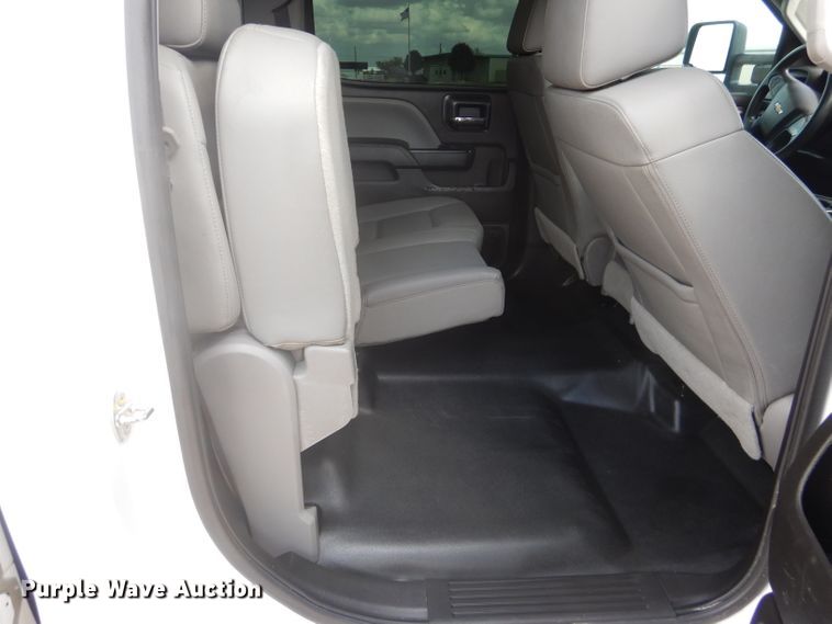 image for item HC9040 2018 Chevrolet Silverado 3500HD  Crew Cab pickup truck