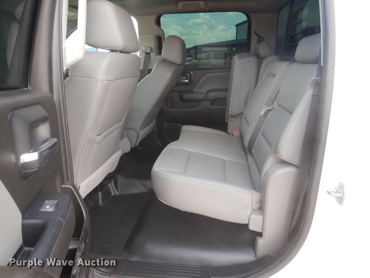 image for item HC9040 2018 Chevrolet Silverado 3500HD  Crew Cab pickup truck