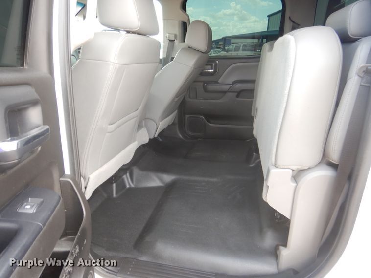 image for item HC9040 2018 Chevrolet Silverado 3500HD  Crew Cab pickup truck