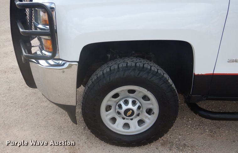 image for item HC9040 2018 Chevrolet Silverado 3500HD  Crew Cab pickup truck