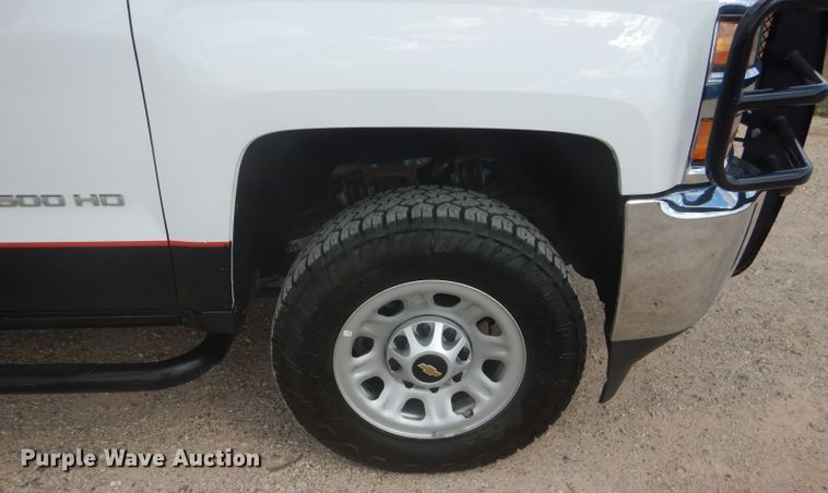 image for item HC9040 2018 Chevrolet Silverado 3500HD  Crew Cab pickup truck