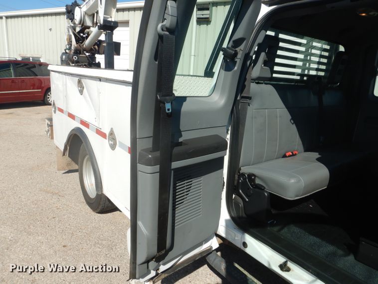 image for item HC9048 2012 Ford F350 Super Duty  utility bed pickup truck with crane