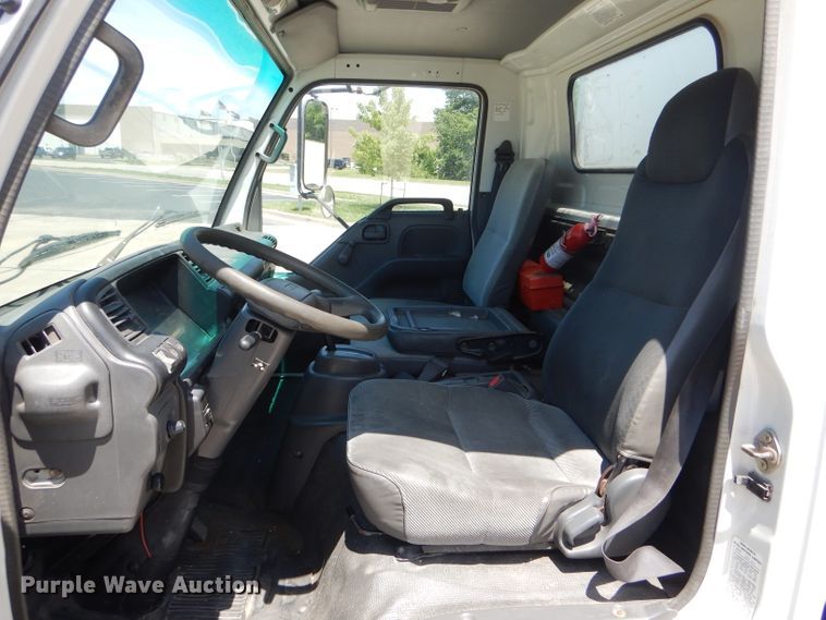 image for item HM9517 2003 GMC W4500  box truck