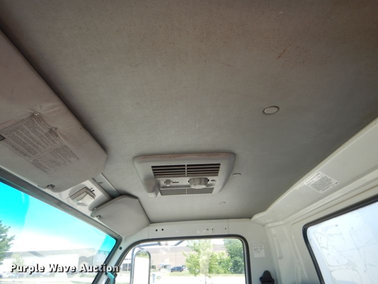 image for item HM9517 2003 GMC W4500  box truck