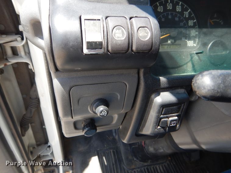 image for item HM9517 2003 GMC W4500  box truck