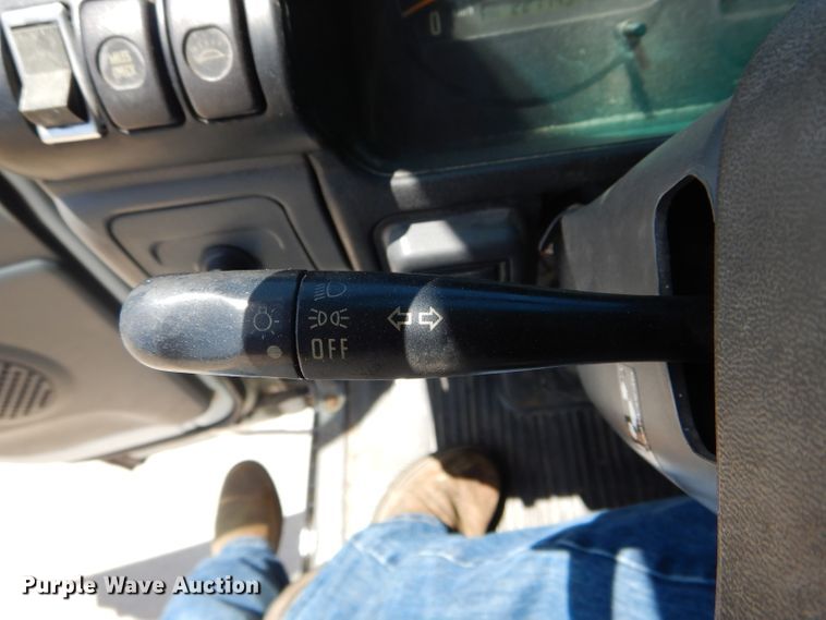 image for item HM9517 2003 GMC W4500  box truck