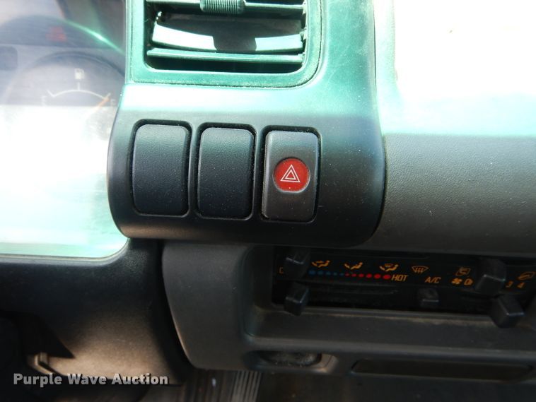 image for item HM9517 2003 GMC W4500  box truck