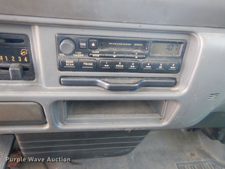 image for item HM9517 2003 GMC W4500  box truck