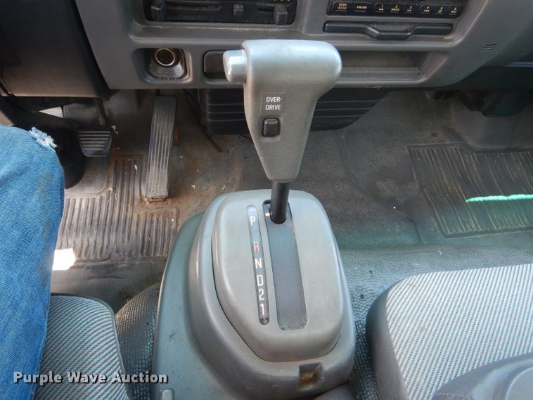 image for item HM9517 2003 GMC W4500  box truck