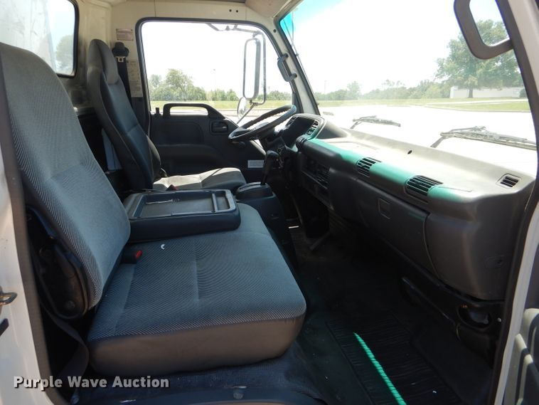 image for item HM9517 2003 GMC W4500  box truck