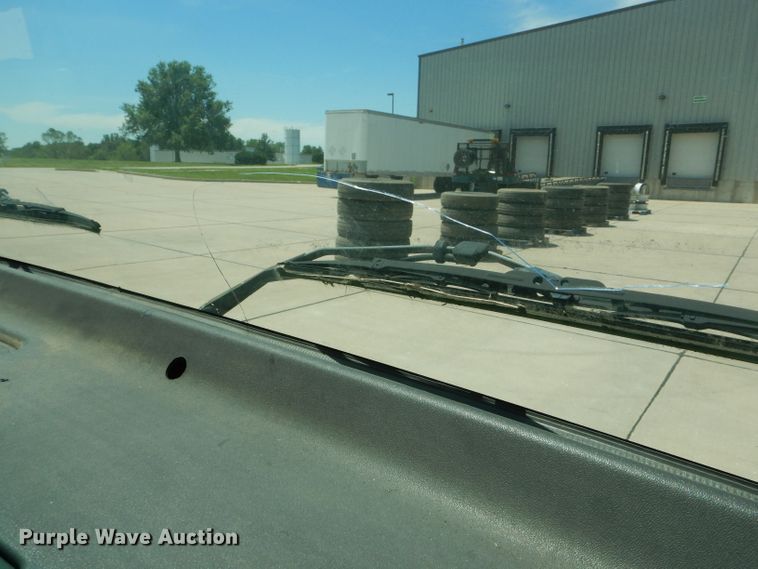 image for item HM9517 2003 GMC W4500  box truck