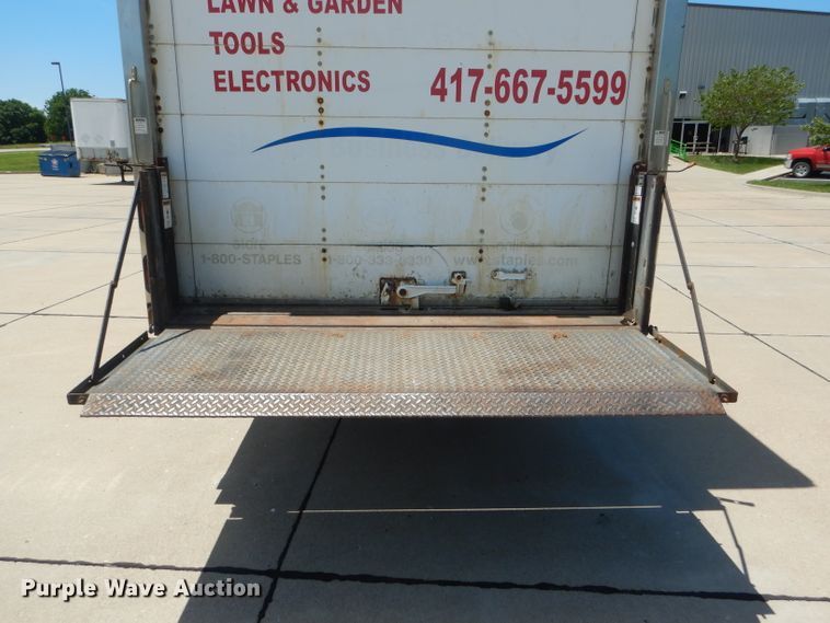 image for item HM9517 2003 GMC W4500  box truck