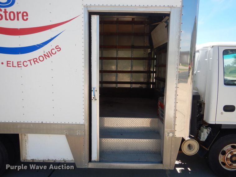 image for item HM9517 2003 GMC W4500  box truck