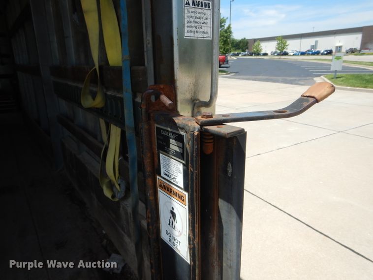 image for item HM9517 2003 GMC W4500  box truck