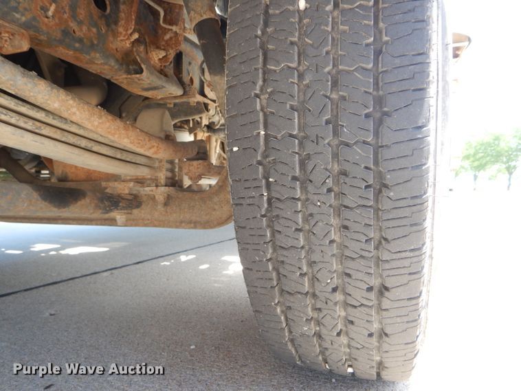 image for item HM9517 2003 GMC W4500  box truck