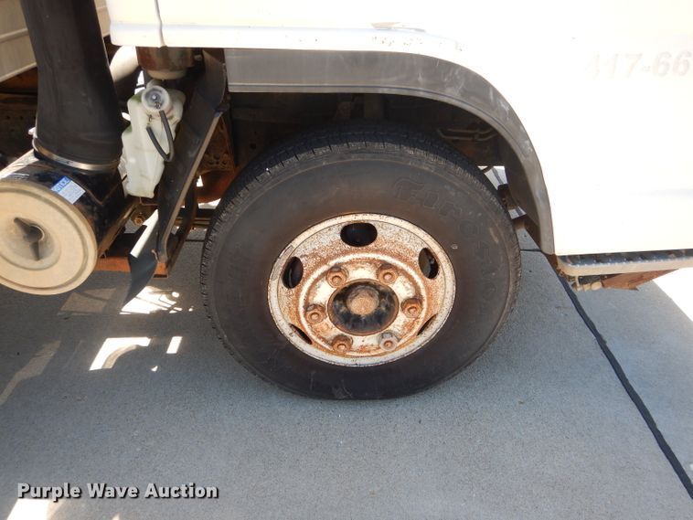 image for item HM9517 2003 GMC W4500  box truck