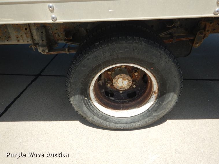 image for item HM9517 2003 GMC W4500  box truck