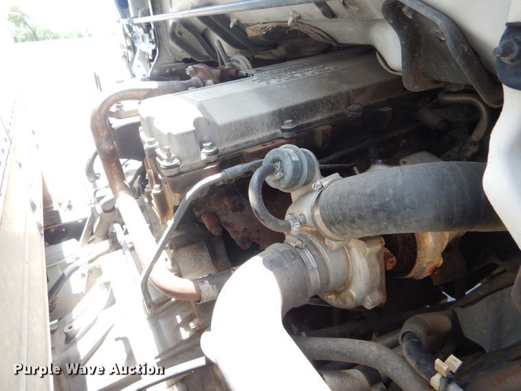 image for item HM9517 2003 GMC W4500  box truck