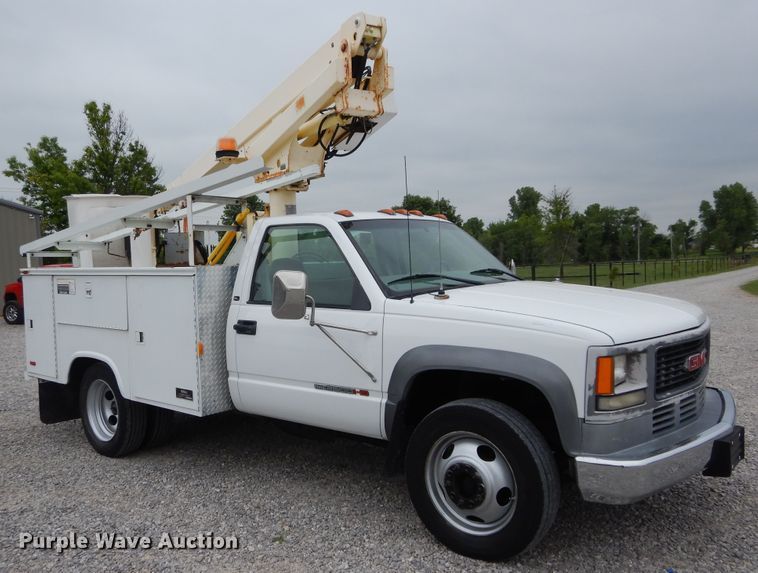 image for item HS9568 2001 GMC Sierra 3500HD  bucket truck