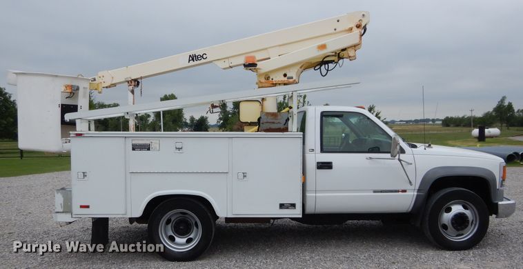 image for item HS9568 2001 GMC Sierra 3500HD  bucket truck