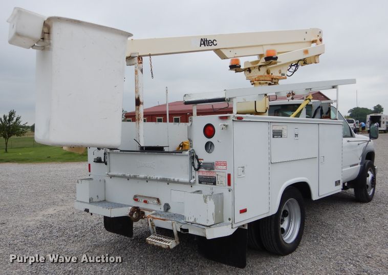 image for item HS9568 2001 GMC Sierra 3500HD  bucket truck