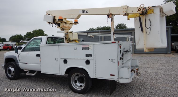 image for item HS9568 2001 GMC Sierra 3500HD  bucket truck