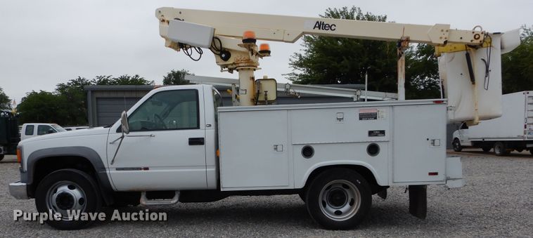 image for item HS9568 2001 GMC Sierra 3500HD  bucket truck
