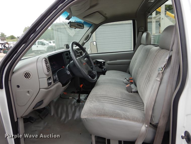 image for item HS9568 2001 GMC Sierra 3500HD  bucket truck