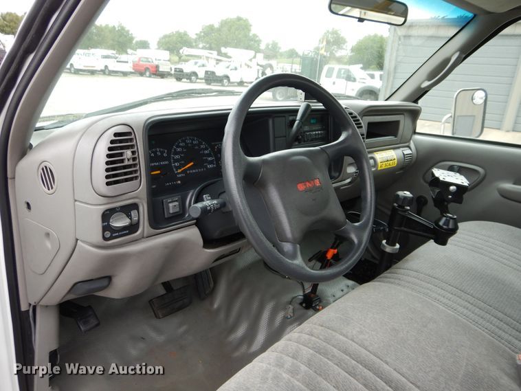 image for item HS9568 2001 GMC Sierra 3500HD  bucket truck