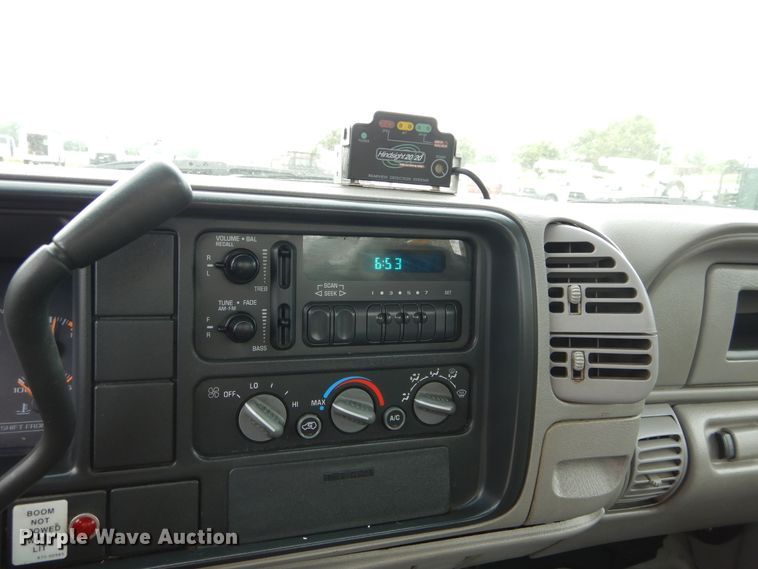 image for item HS9568 2001 GMC Sierra 3500HD  bucket truck