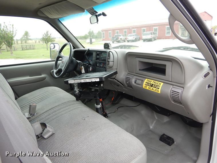 image for item HS9568 2001 GMC Sierra 3500HD  bucket truck